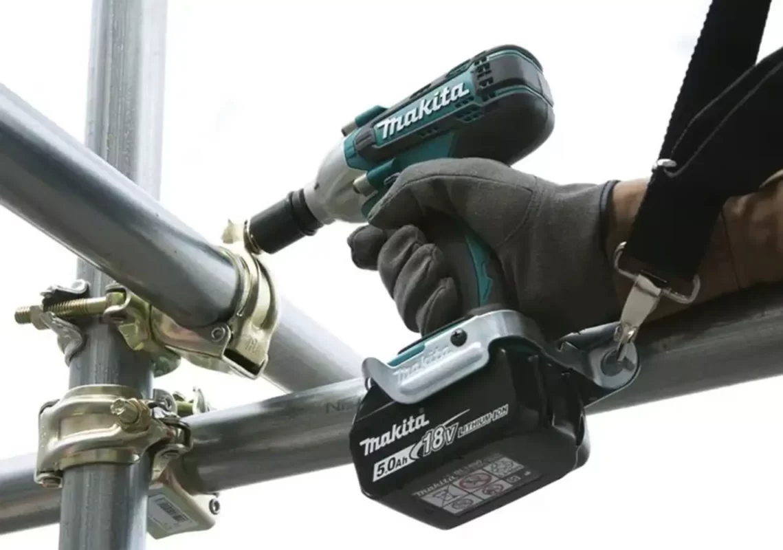 Máy siết bu lông dùng pin Makita DTW190SFX7 18V